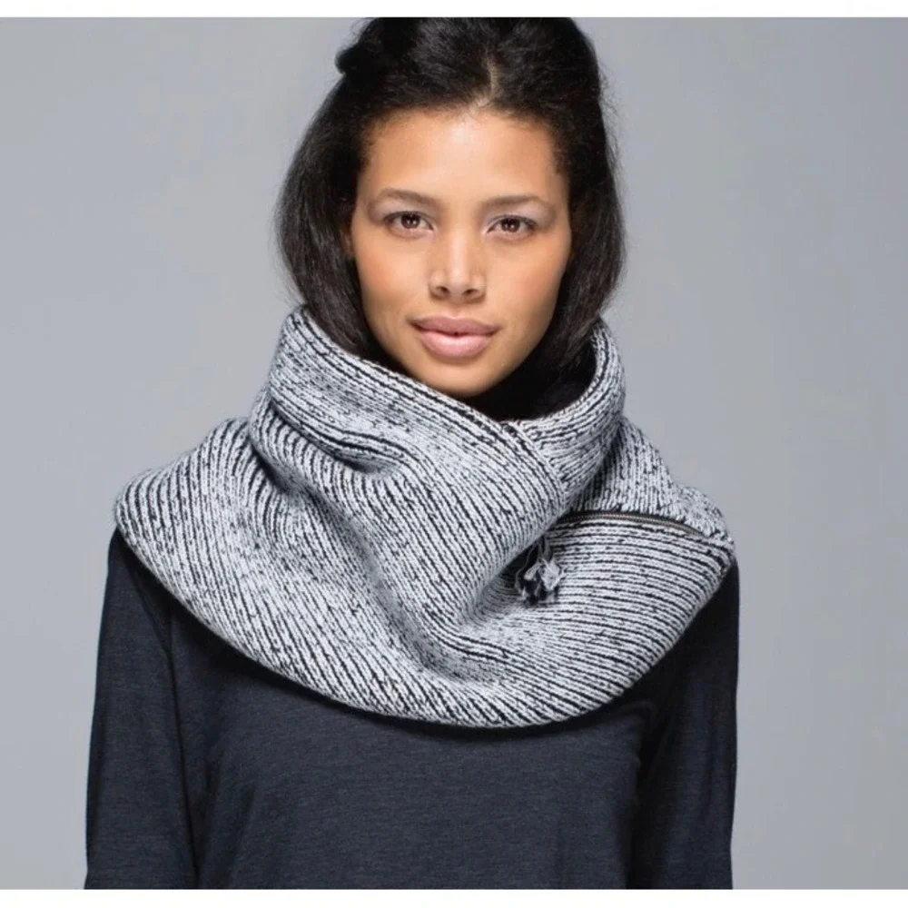 Lululemon Totally Toasty Neck Warmer Black Gray Merinon Wool Winter Snow Outdoor